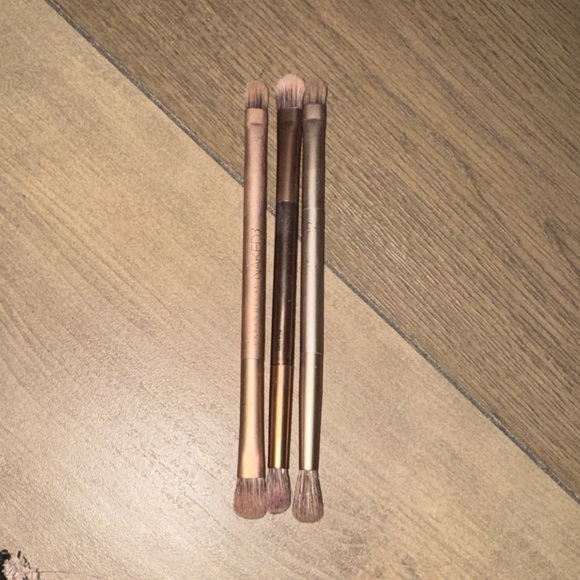 Assorted Makeup Collection - Picture 8 of 10